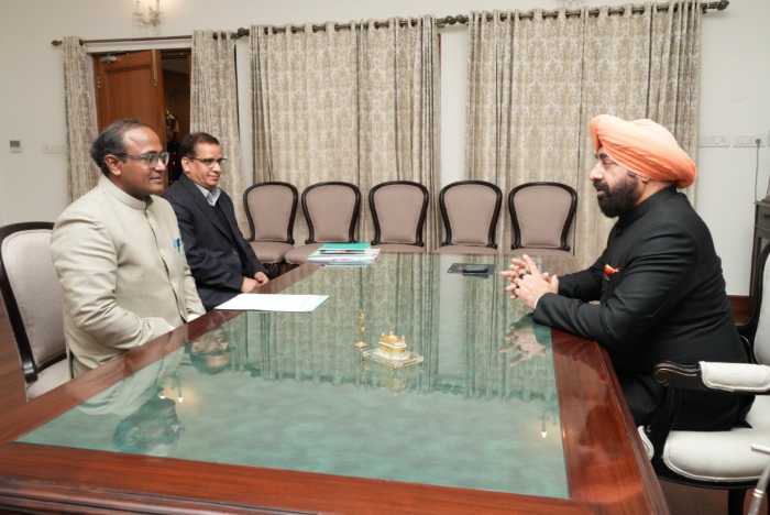 राज्यपाल से शिष्टाचार भेंट की मुख्य निर्वाचन अधिकारी डॉ. बी वी आर सी पुरुषोत्तम ने, राष्ट्रीय मतदाता दिवस कार्यक्रम में बतौर मुख्य अतिथि प्रतिभाग करने का अनुरोध किया …