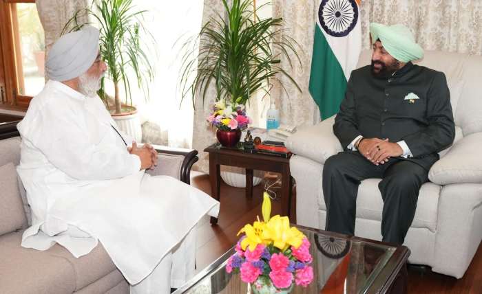 राज्यपाल से हेमकुंड साहिब मैनेजमेंट ट्रस्ट के अध्यक्ष नरेंद्रजीत सिंह बिंद्रा ने मुलाकात की