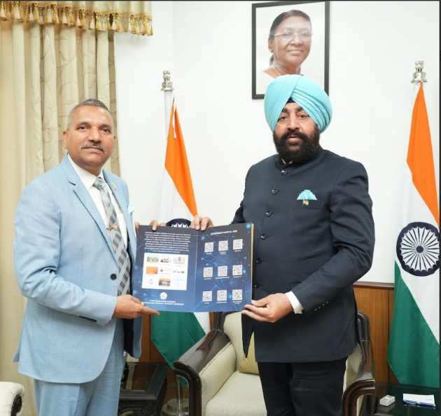 राज्यपाल लेफ्टिनेंट जनरल गुरमीत सिंह (से नि) से राजभवन में ले. ज. ए के सिंह (से नि) ने शिष्टाचार भेंट की